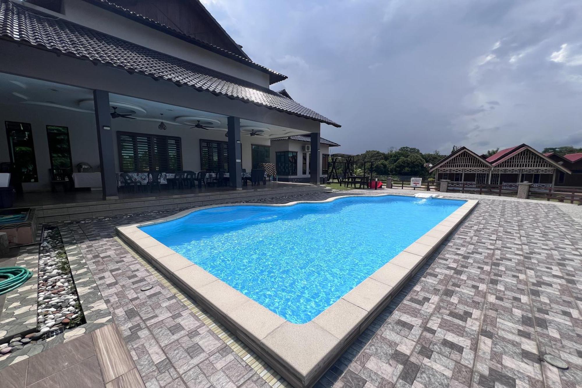 Nurbayu Chalet, Kemaman Kuantan Exterior photo